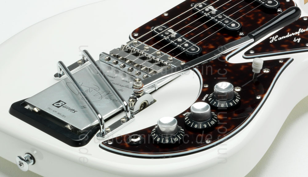 to article description / price Electric Guitar BURNS HANK MARVIN SIGNATURE 1964 White + original Hard Case