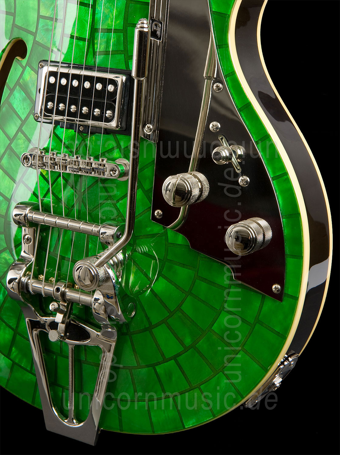 to article description / price Electric Guitar DUESENBERG STARPLAYER TV - Emerald Green LTD (Mother of Pearl) (2016) + Custom Line Case