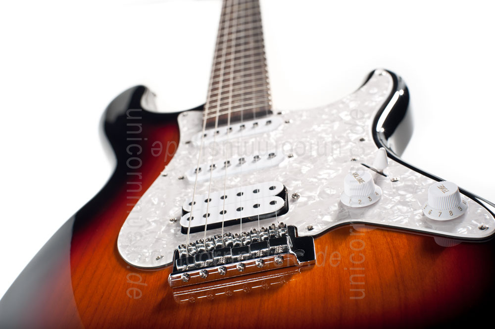 to article description / price Electric Guitar FERNANDES RETROROCKET X - SSH Version - 3 Tone Sunburst