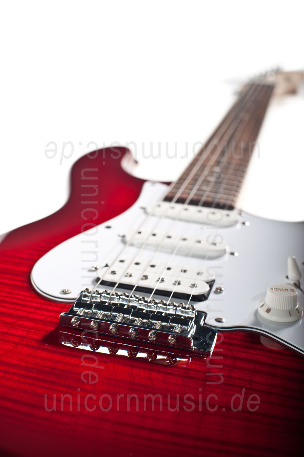 to article description / price Electric Guitar FERNANDES RETROROCKET X - SSH Version - Lava Flame