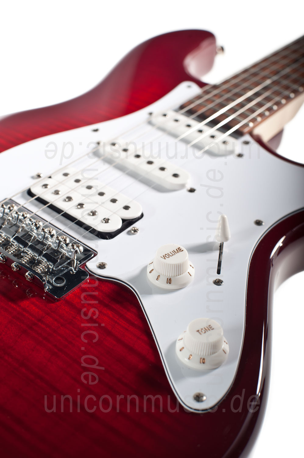 to article description / price Electric Guitar FERNANDES RETROROCKET X - SSH Version - Lava Flame