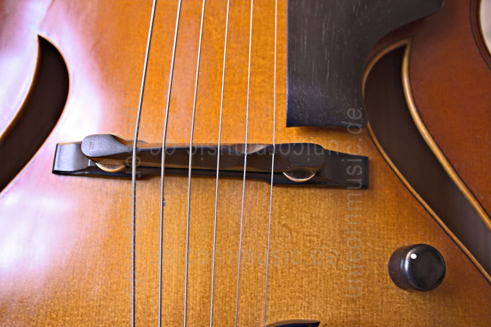 to article description / price Full-Resonance Archtop Jazz Guitar HOFNER JAZZICA CUSTOM HJC-V-0 + hardcase - Schellack (French polish)