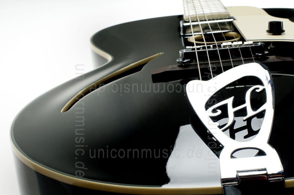 to article description / price Full-Resonance Archtop Jazz Guitar HOYER - DRESSED GENTLEMAN