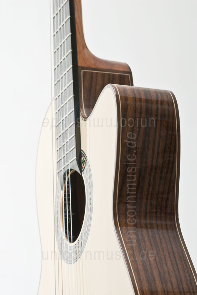 to article description / price Spanish Classical Guitar JOAN CASHIMIRA MODEL 130 Cutaway Thinline Spruce - without pickup - solid spruce top
