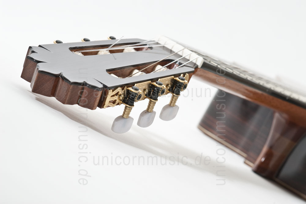 to article description / price Spanish Classical Guitar JOAN CASHIMIRA MODEL 130 Cutaway Spruce - without pickup - solid spruce top