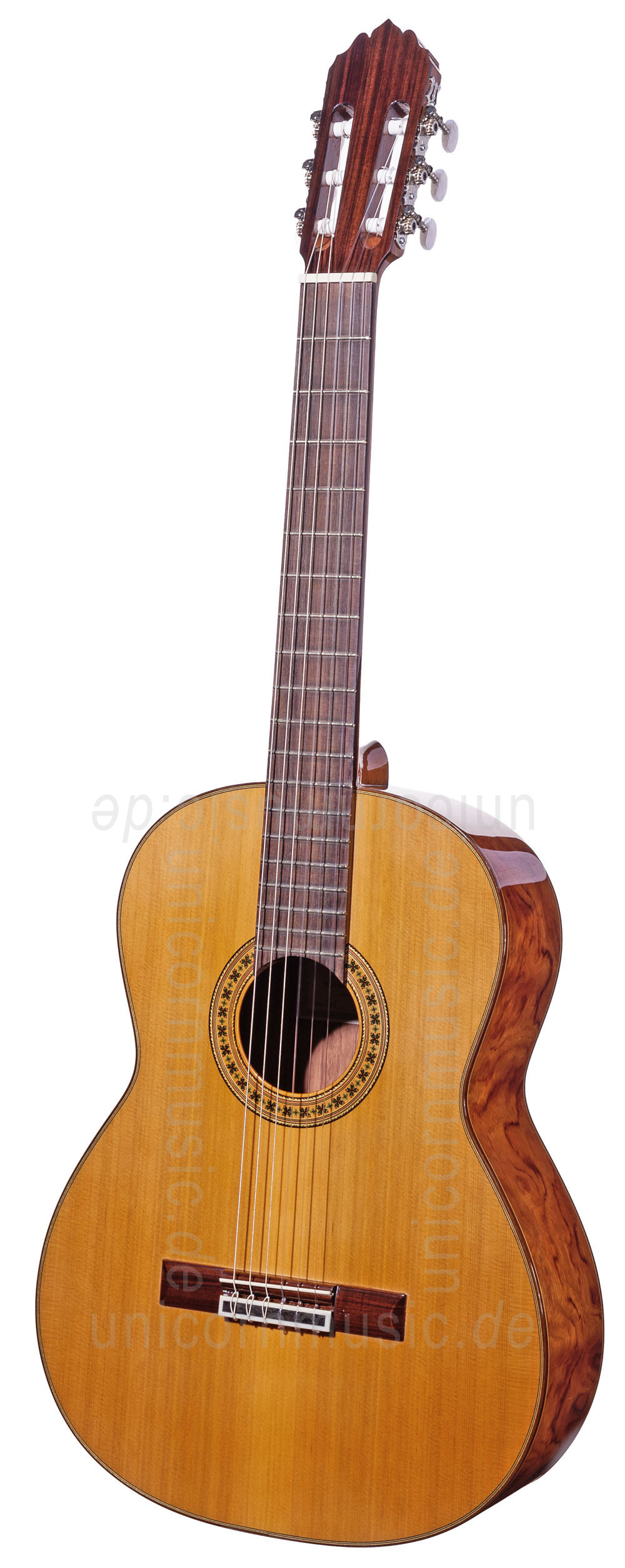 to article description / price Spanish Classical Guitar JOAN CASHIMIRA MODEL 56 - solid cedar top